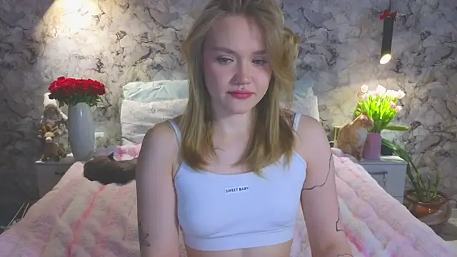 Snapshot of Aurora_Golden1 chatting on March 12, 2026, 2:39 am Aurora Golden1 online show from March 12, 2026, 2:39 am