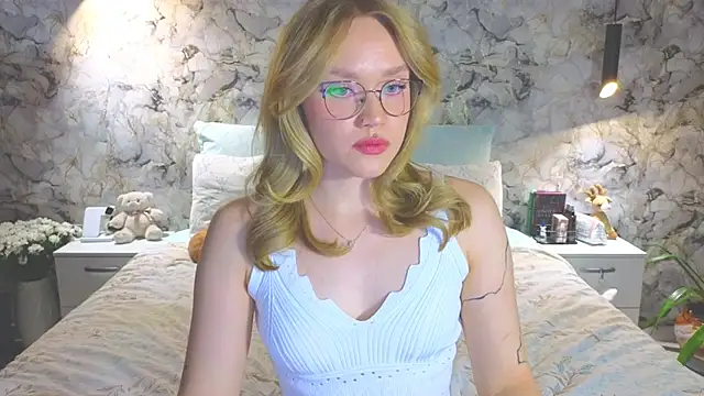 Aurora Golden1 online show from November 13, 2025, 4:55 pm