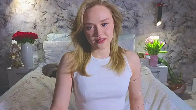 Snapshot of Aurora_Golden1 chatting on March 11, 2026, 1:10 am Aurora Golden1 online show from March 11, 2026, 1:10 am