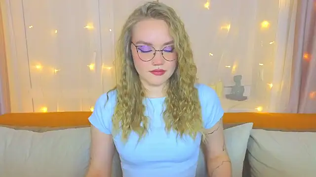 Aurora Golden1 online show from March 21, 2025, 3:02 pm