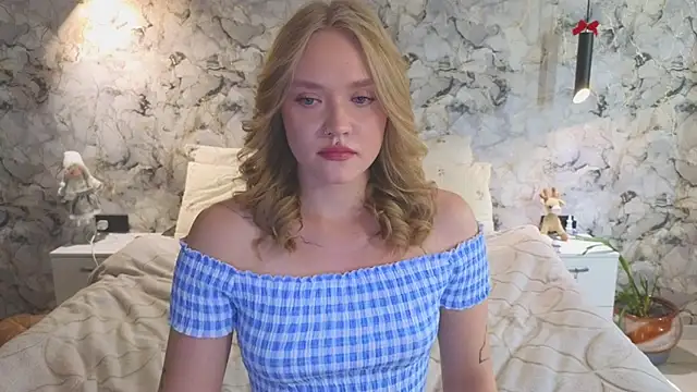 Snapshot of Aurora_Golden1 chatting on July 9, 2026, 2:56 am Aurora Golden1 online show from July 9, 2026, 2:56 am