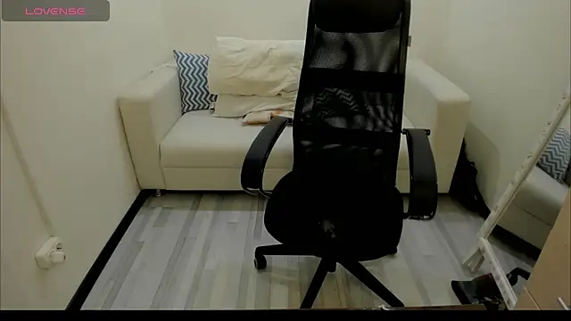 AlisaBacker online show from January 17, 2025, 4:04 pm