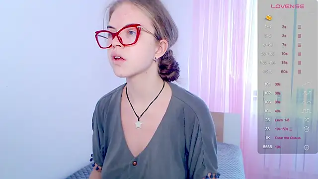 Sarah HS online show from September 10, 2025, 10:47 am