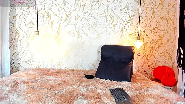 NATALIE PARKERR online show from November 7, 2025, 12:21 pm