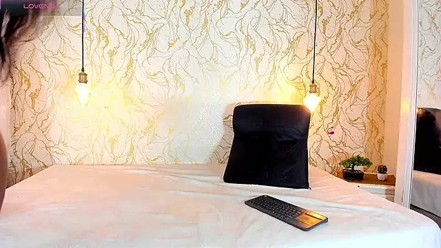 NATALIE PARKERR online show from October 22, 2025, 12:26 pm