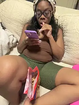 SweetChocolate555 online show from January 12, 2025, 12:07 am