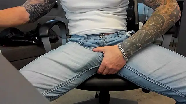 AronGrant online show from October 18, 2025, 9:11 am