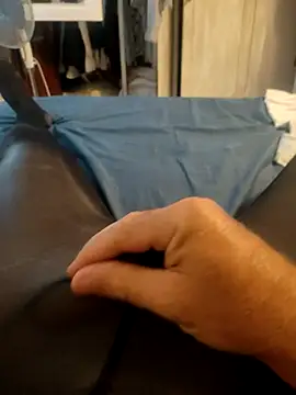 Snapshot of terisdfg chatting on March 13, 2026, 8:19 am terisdfg online show from March 13, 2026, 8:19 am