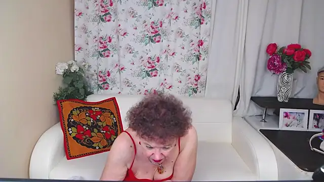 YourHotGranny online show from June 12, 2026, 10:24 am