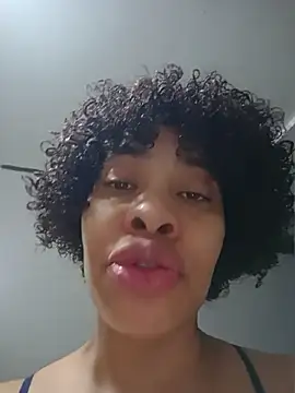Snapshot of Su_Duarte_1 chatting on August 4, 2026, 1:43 am Su Duarte 1 online show from August 4, 2026, 1:43 am