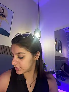 NicolleeEvanss online show from July 8, 2026, 11:00 am