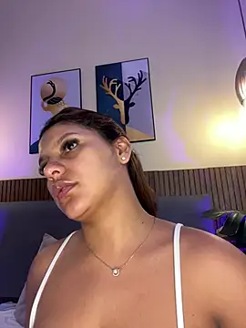 NicolleeEvanss online show from June 15, 2026, 10:48 am
