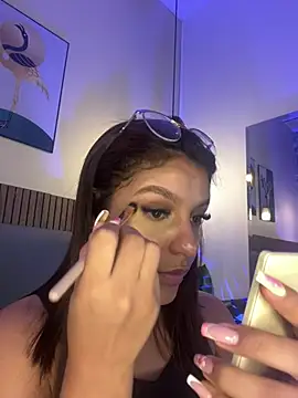 NicolleeEvanss online show from July 1, 2026, 10:48 am