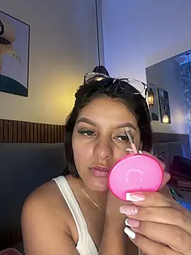 NicolleeEvanss online show from July 18, 2026, 10:13 am
