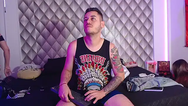 Snapshot of CoupleSwingerLatin chatting on March 22, 2026, 4:05 am CoupleSwingerLatin online show from March 22, 2026, 4:05 am