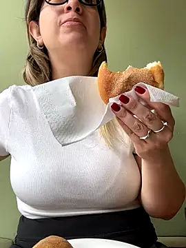 amooraaamoon online show from October 31, 2025, 1:30 pm