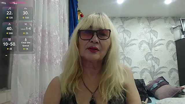 CamDiva113 online show from December 22, 2025, 2:44 am