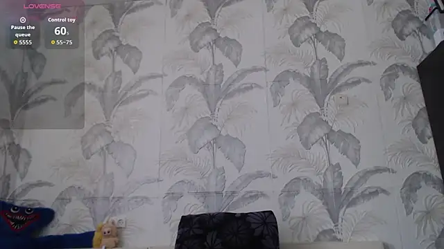 CamDiva113 online show from June 16, 2026, 7:19 am
