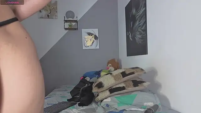 charlotte 002 online show from October 26, 2025, 4:46 am