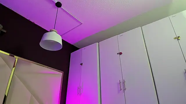 April bowie online show from November 21, 2025, 11:31 am