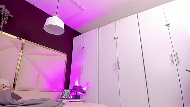 April bowie online show from September 30, 2025, 12:22 pm