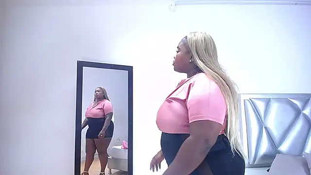 exotic karmella online show from November 29, 2025, 9:15 pm