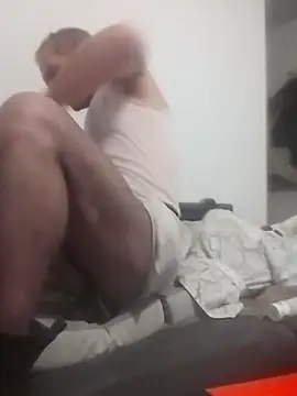 Snapshot of Kamien32 chatting on April 2, 2026, 8:04 pm Kamien32 online show from April 2, 2026, 8:04 pm