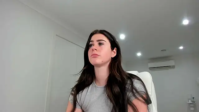 aus queen online show from October 25, 2025, 12:43 am