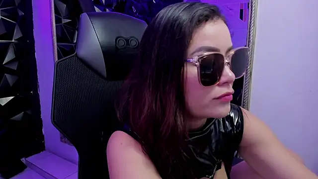 DarlingBDSM  online show from August 4, 2026, 8:35 pm