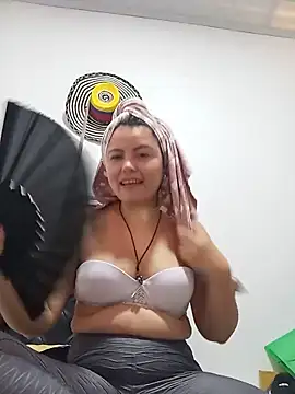 DarlingBDSM  online show from May 13, 2026, 6:04 pm