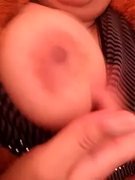 Snapshot of carmelasexy chatting on January 11, 2026, 1:40 pm carmelasexy online show from January 11, 2026, 1:40 pm