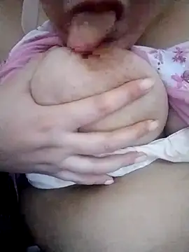 Snapshot of carmelasexy chatting on October 13, 2025, 9:49 pm carmelasexy online show from October 13, 2025, 9:49 pm