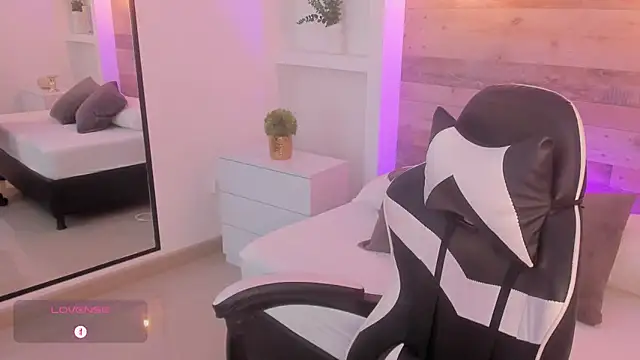 candy summer28 online show from February 7, 2026, 7:33 pm