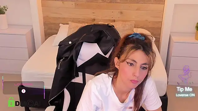 candy summer28 online show from October 23, 2025, 7:12 pm