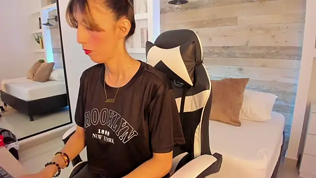 candy summer28 online show from December 22, 2025, 7:25 pm