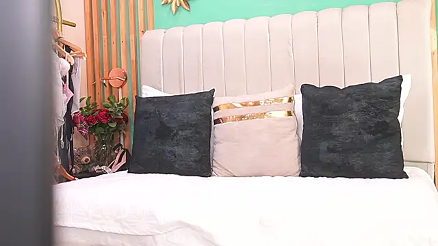 katlyn martins online show from September 19, 2025, 3:49 pm