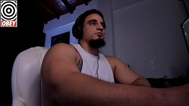 Snapshot of kingbear777 chatting on October 1, 2025, 12:09 pm kingbear777 online show from October 1, 2025, 12:09 pm