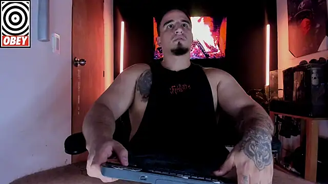 Snapshot of kingbear777 chatting on December 15, 2025, 1:22 am kingbear777 online show from December 15, 2025, 1:22 am