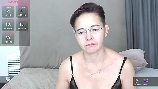 Snapshot of StaceyDarling chatting on November 23, 2025, 8:19 pm StaceyDarling online show from November 23, 2025, 8:19 pm