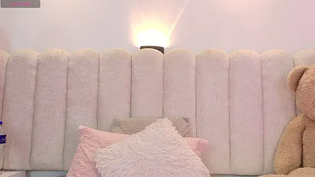 Mia rom11 online show from May 6, 2026, 11:36 am