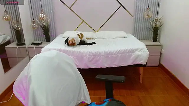 LenaRoses online show from September 13, 2025, 8:20 pm