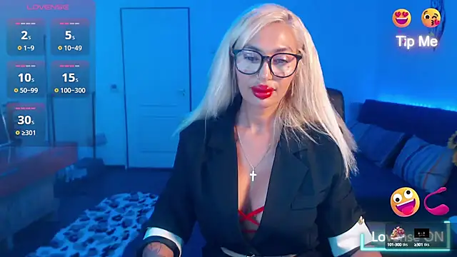 beauty chl0e online show from October 7, 2025, 7:26 pm