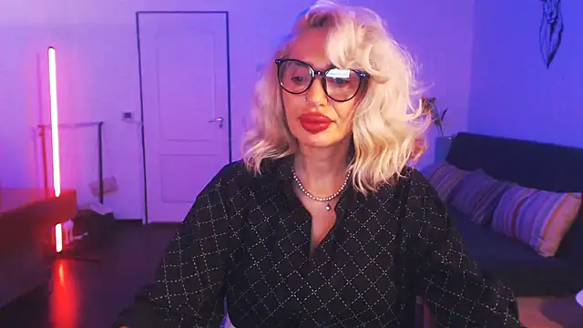 beauty chl0e online show from December 20, 2024, 11:16 pm