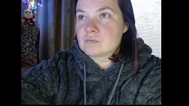 amorelara online show from October 12, 2025, 3:02 pm