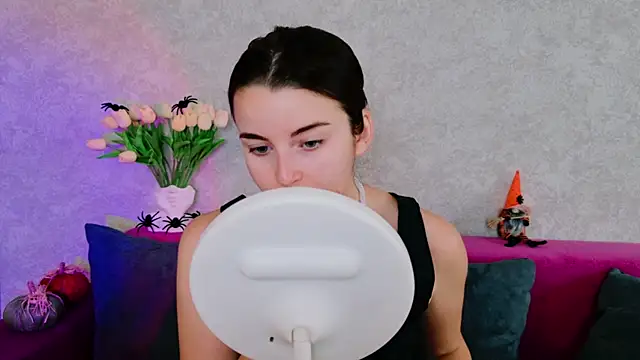 Snapshot of Miss_Arwen chatting on October 7, 2025, 5:19 am Miss Arwen online show from October 7, 2025, 5:19 am