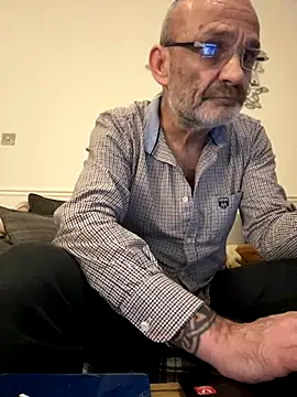 Shyboy817 online show from November 10, 2025, 1:32 am