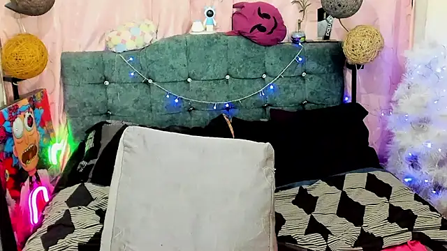 goldenbubble   online show from November 29, 2025, 10:32 pm