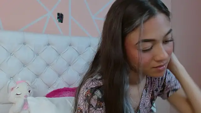 hantonella  online show from September 25, 2025, 7:31 pm