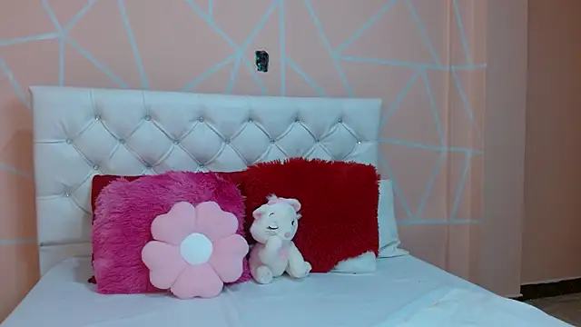 hantonella  online show from September 13, 2025, 7:36 pm