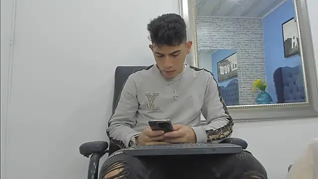 andrew rose  online show from October 9, 2025, 4:02 am